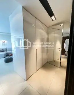 Gdynia ,  A. Hryniewickiego   8