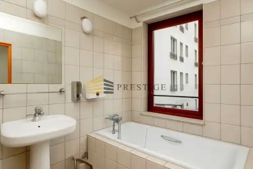 Warszawa ,  al. Jana Pawła II   8