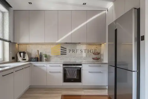 Warszawa ,  Stawki   8