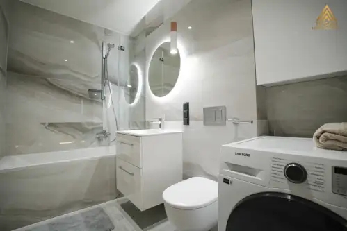 Warszawa ,  Prosta   13