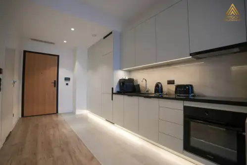 Warszawa ,  Prosta   5