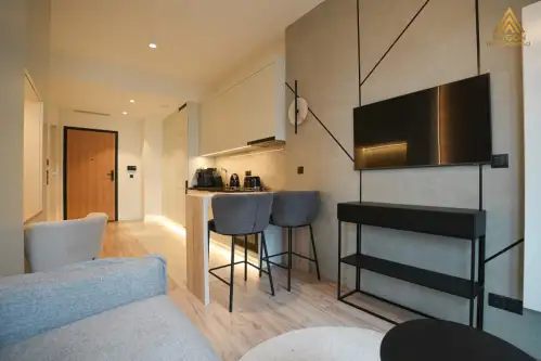 Warszawa ,  Prosta   8