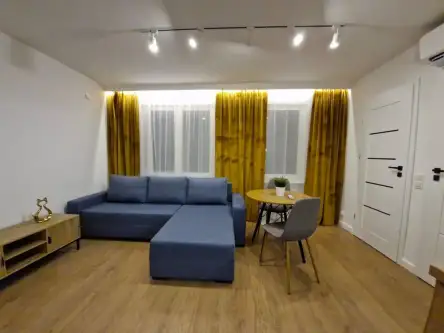 Kraków ,  Powstańców   6