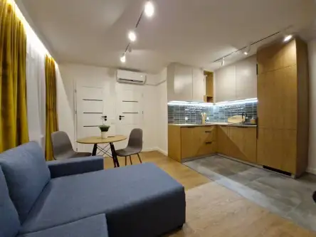 Kraków ,  Powstańców   8