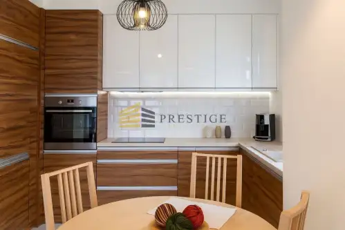 Warszawa ,  Giełdowa   4