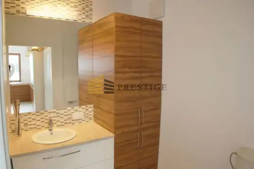 Warszawa ,  Giełdowa   8