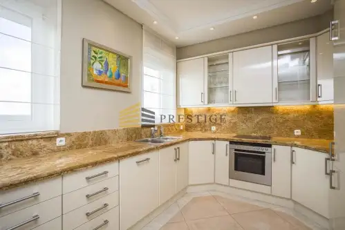 Warszawa ,  Aleja Jana Pawła Ii   8