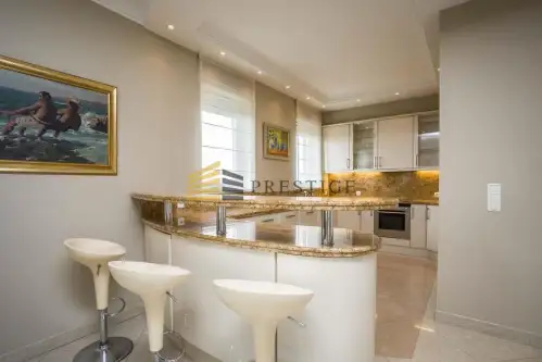 Warszawa ,  Aleja Jana Pawła Ii   9