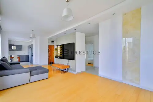 Warszawa ,  al. Wojska Polskiego   3