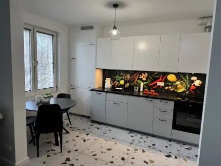 Warszawa ,  Emilii Plater   6