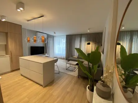 Warszawa ,  Garażowa   2