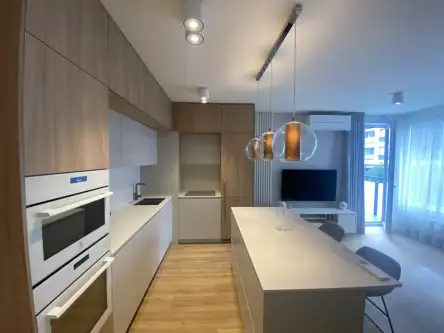 Warszawa ,  Garażowa   3