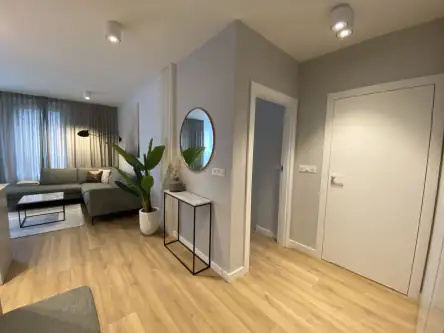 Warszawa ,  Garażowa   7