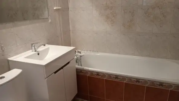 Warszawa ,  Polnej Róży   11