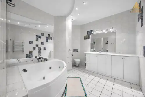 Warszawa ,  Aleja Wilanowska   8